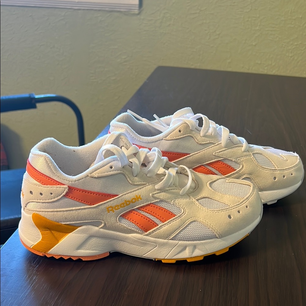Reebok Aztrek vintage White and Orange Chunky Sneakers size 6